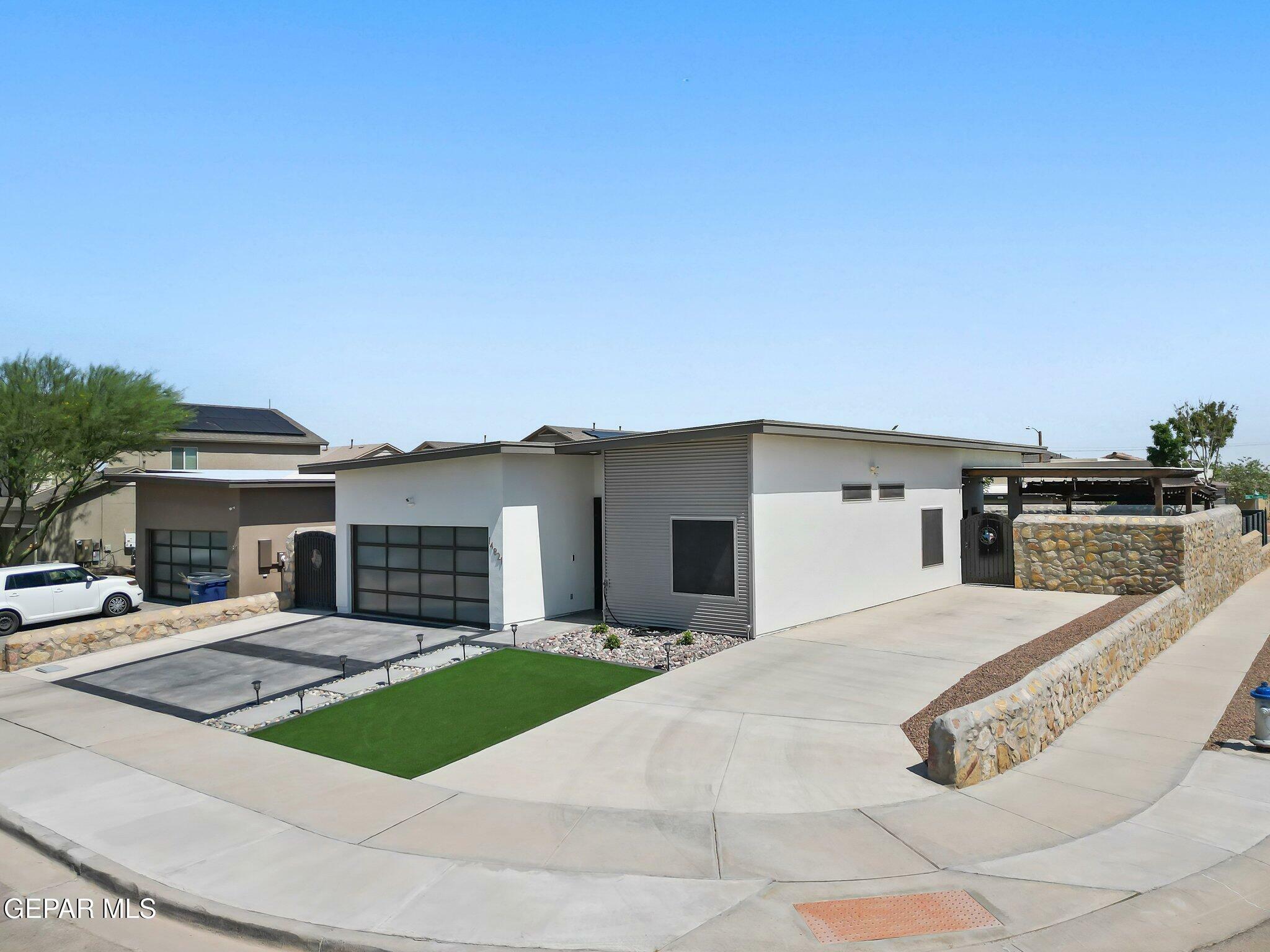 Property Photo: 14821 Sunny Land Avenue TX 79938