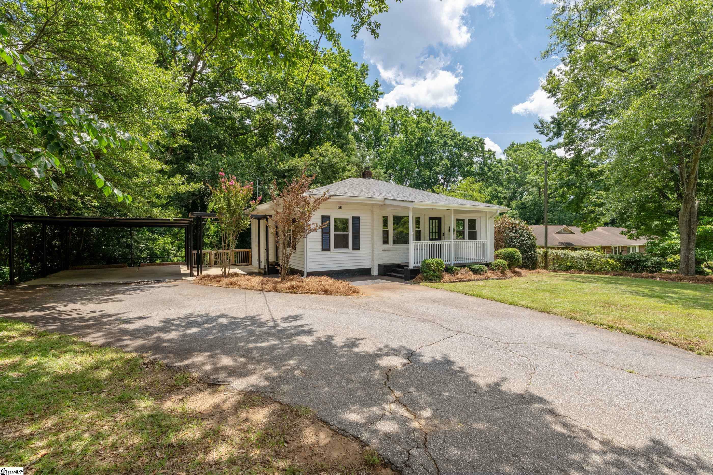 Property Photo: 209 Webster Road SC 29607