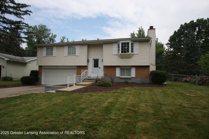 3231 Stonewood Drive  Lansing MI 48912 photo
