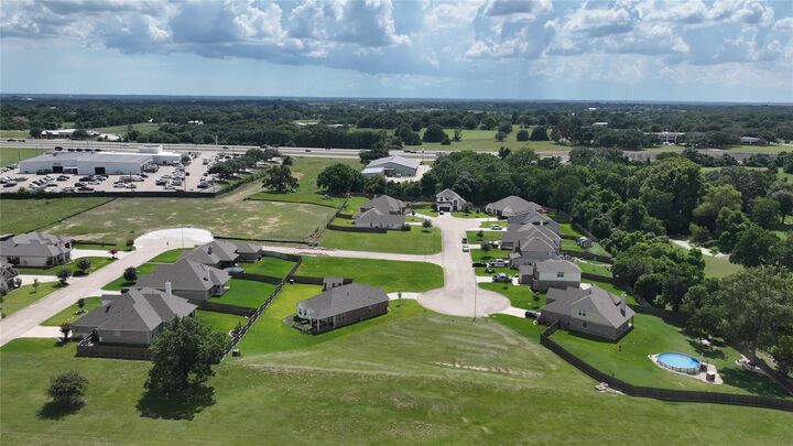 Property Photo: 1707 Twin Oaks Circle TX 77833