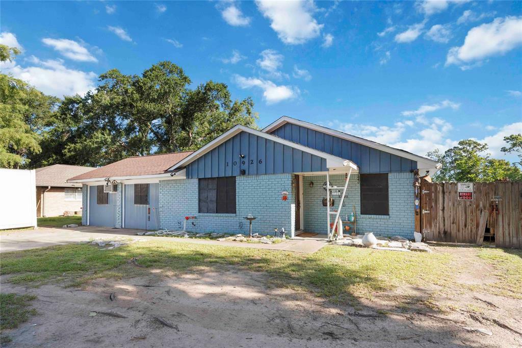 Property Photo:  10926 Ivyridge Road  TX 77043 