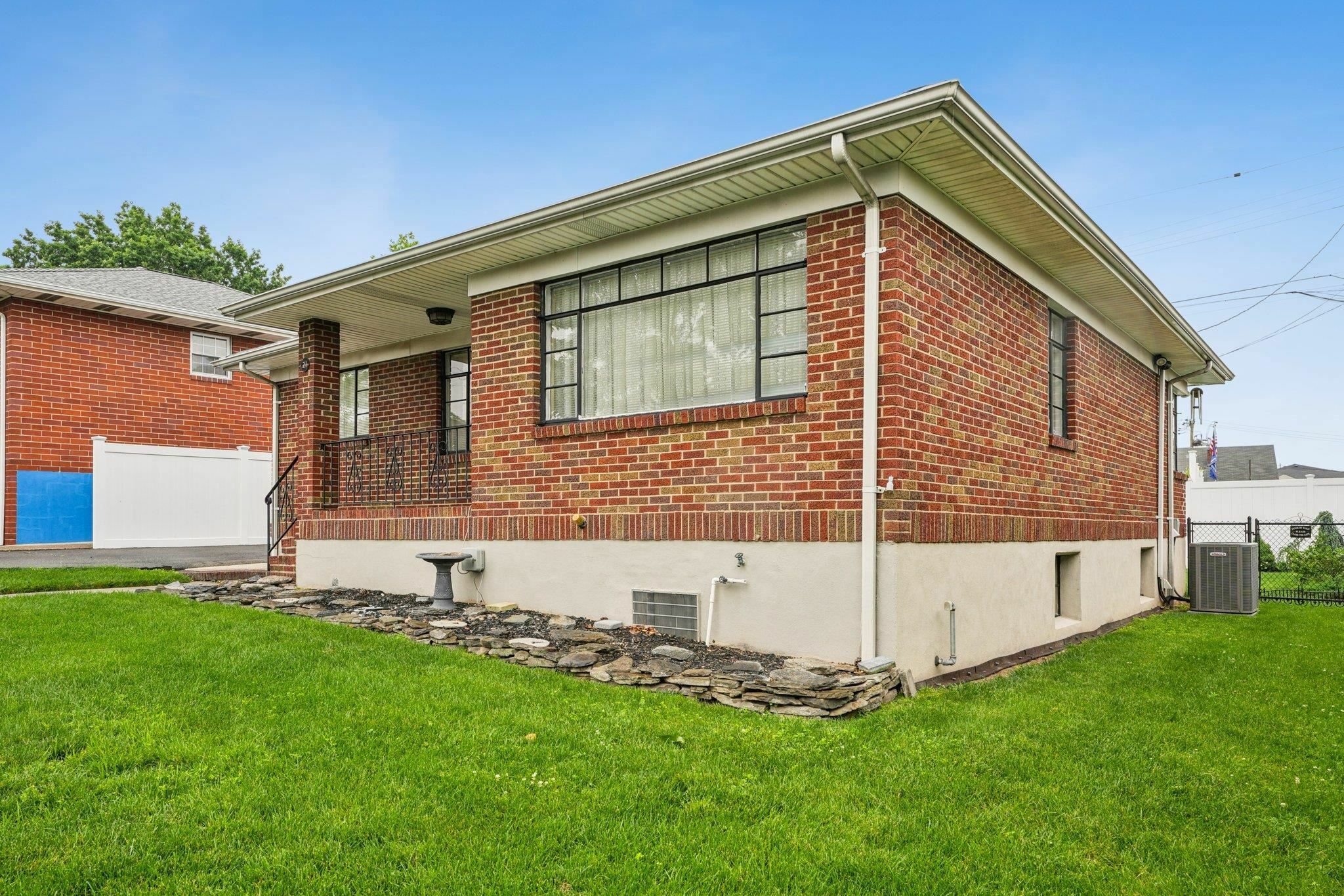 Property Photo: 21 Pikeview Terrace NJ 07094