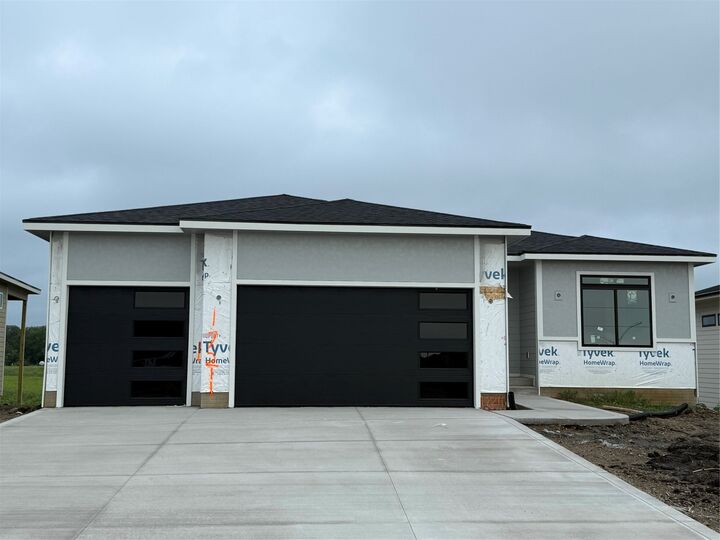 17211 Northview Drive  Urbandale IA 50323 photo