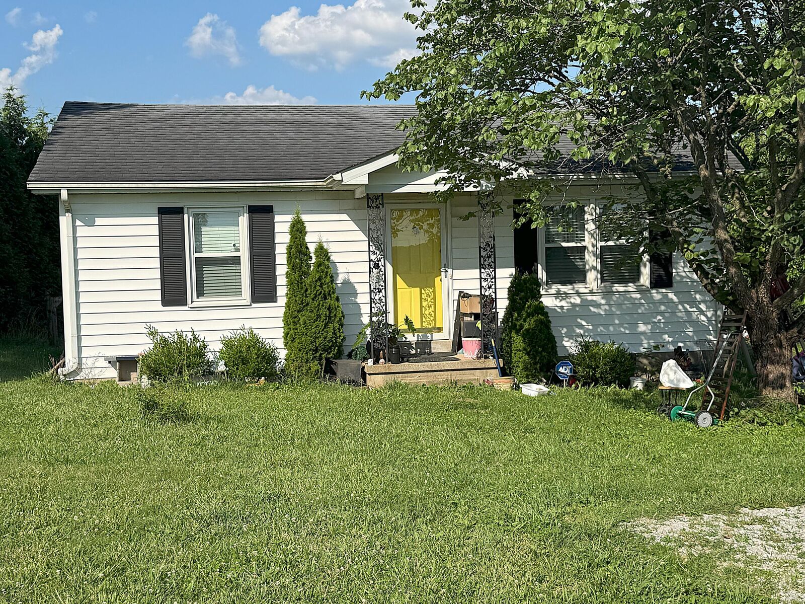 Property Photo: 1892 Graefenburg Road KY 40342