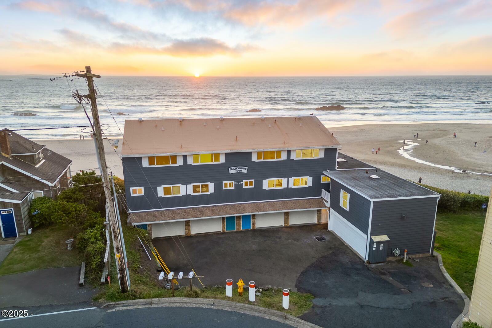 Property Photo: 3929 NW Jetty Avenue 1 OR 97367