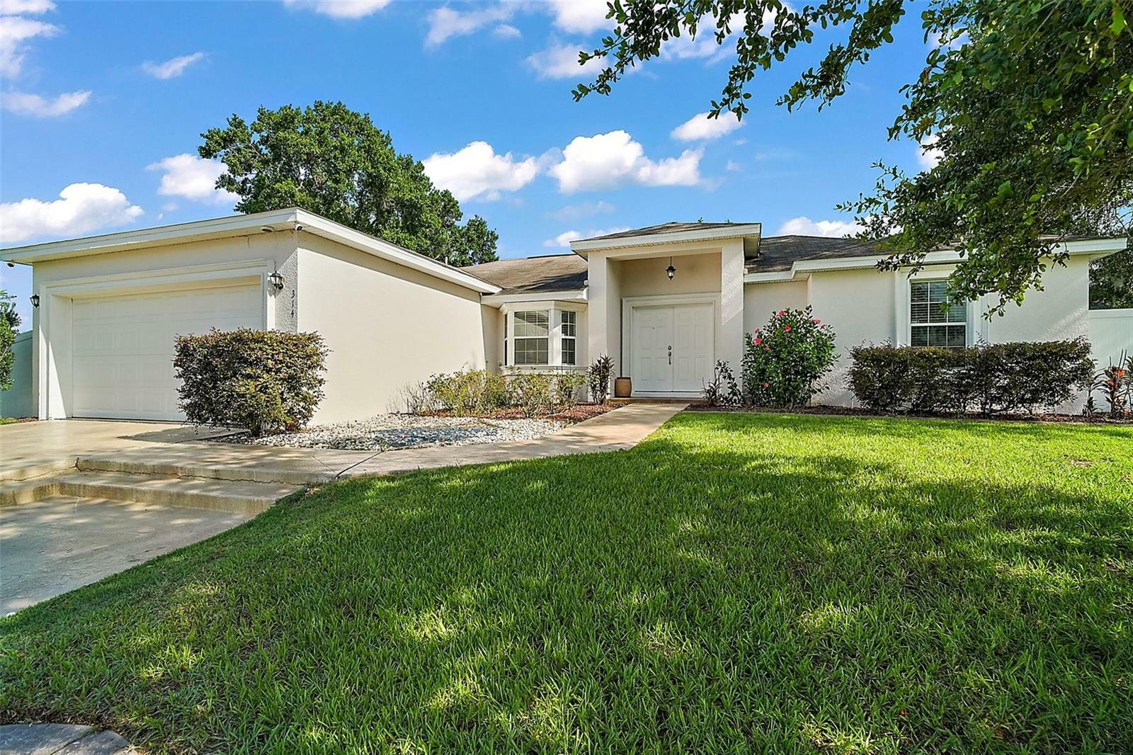 Property Photo: 314 Stone Castle Loop FL 32159