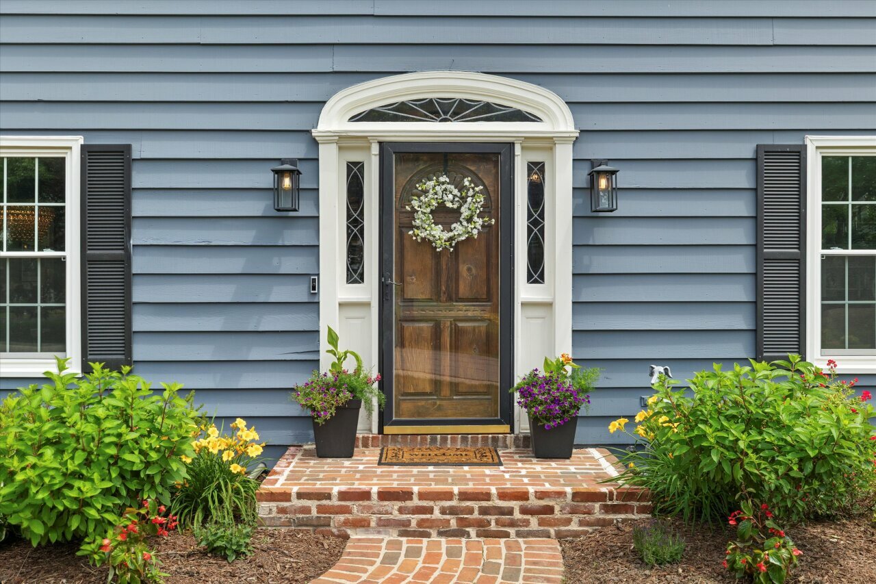 Property Photo:  9848 N Lamplighter Ln  WI 53092 