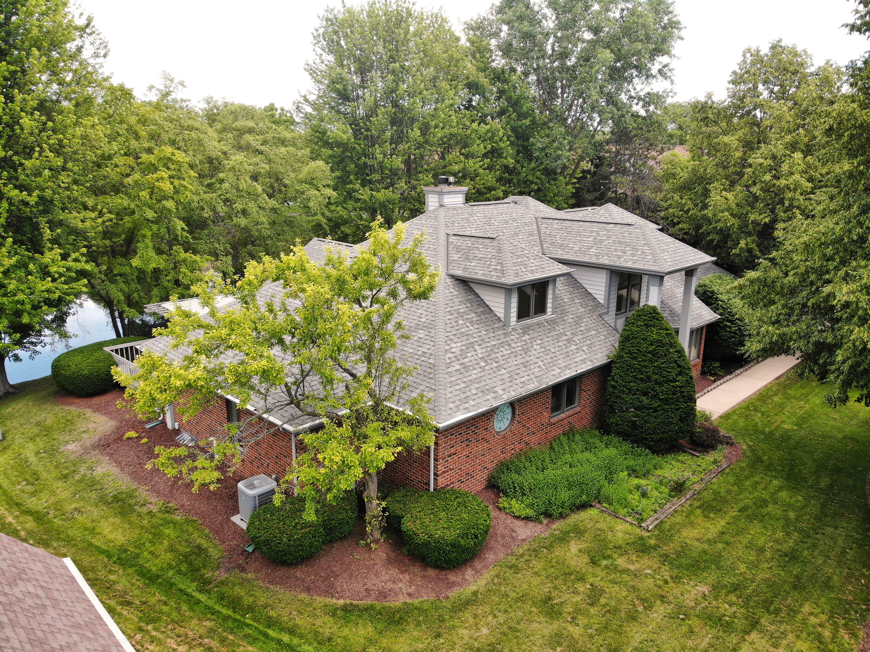 Property Photo: 1844 W Brantwood Ct WI 53209