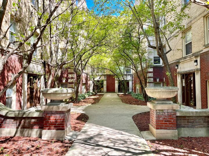 Property Photo:  4857 N Harding Avenue 1  IL 60625 