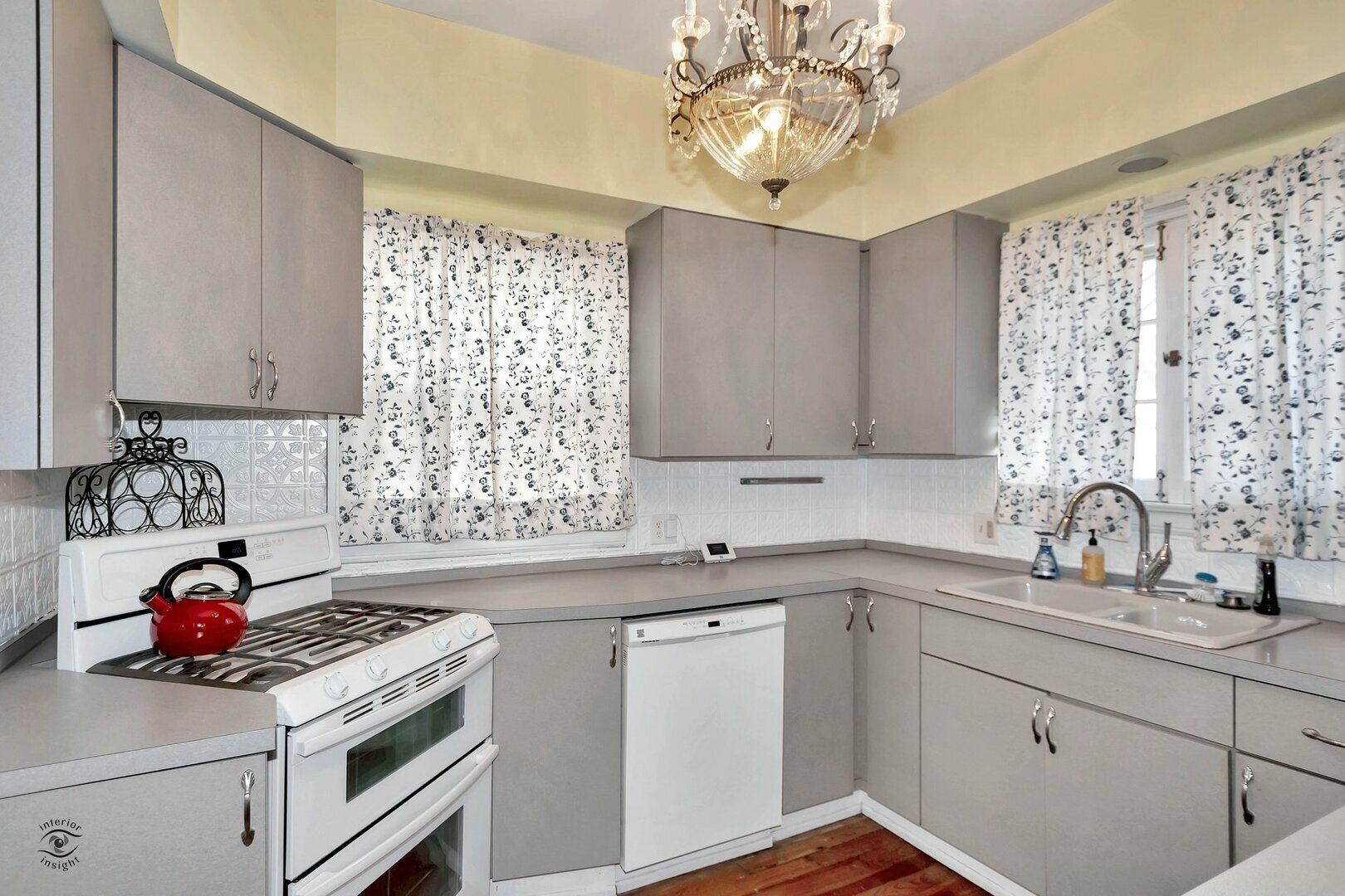 Property Photo: 1096 S Wildwood Avenue IL 60901