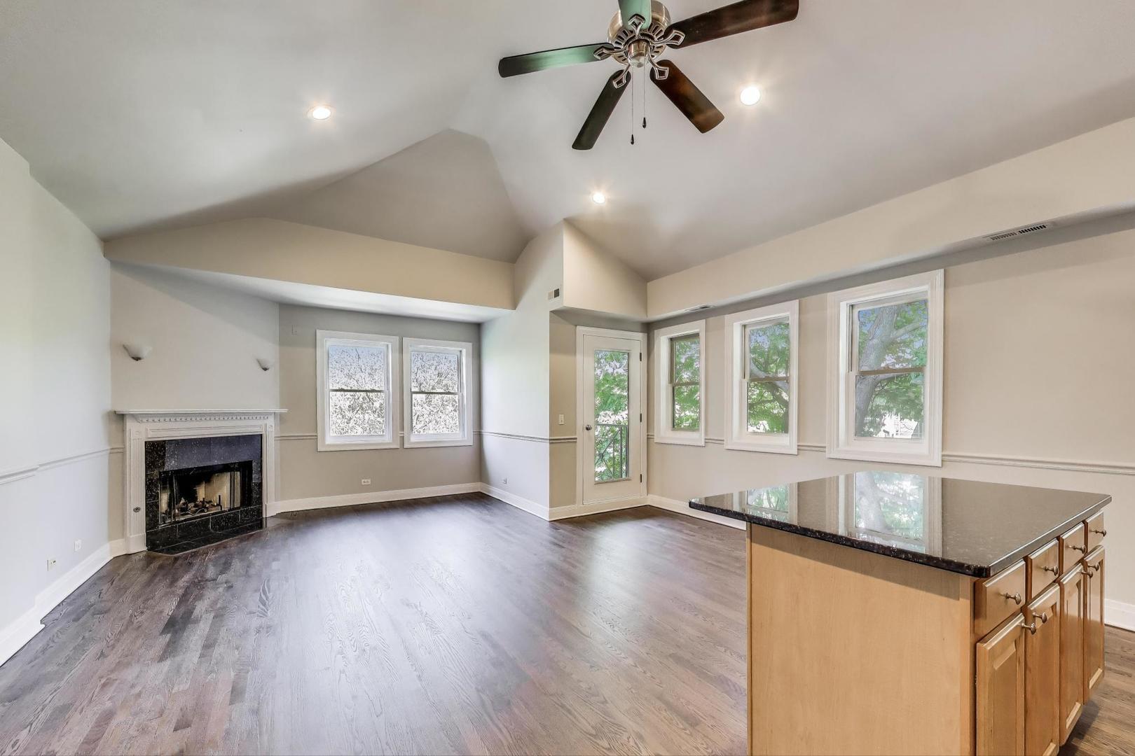 Property Photo: 6963 N Sheridan Road 3N IL 60626
