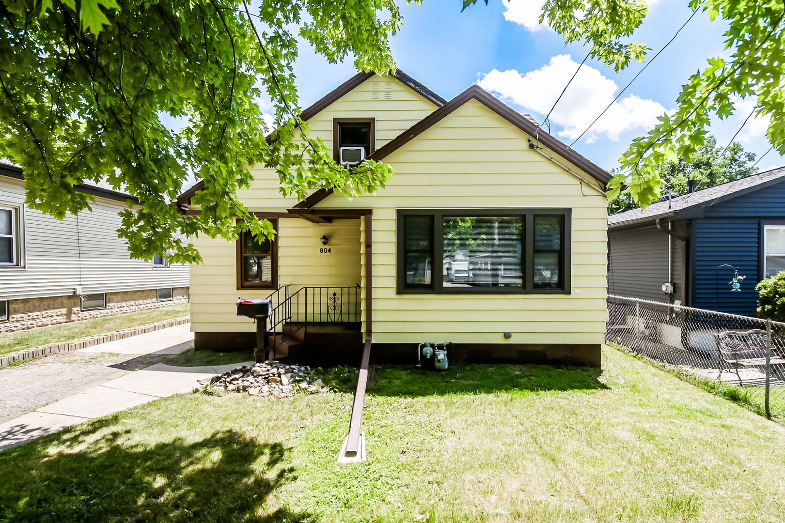 904 Bowditch Avenue  Aurora IL 60506 photo