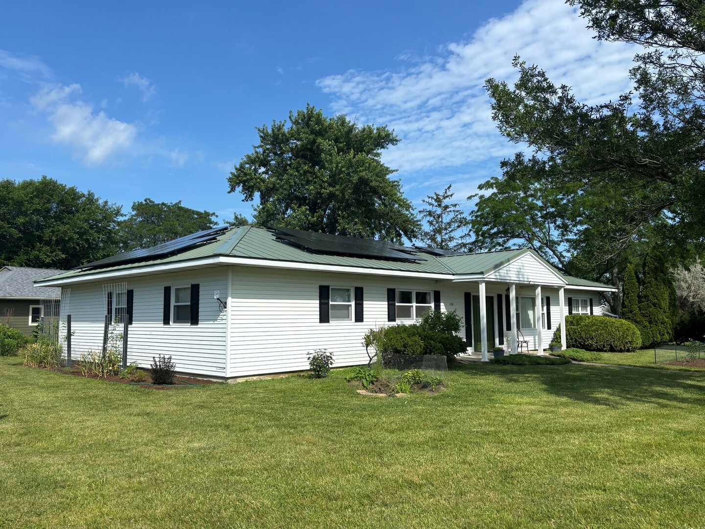 Property Photo: 126 Sun Street IL 60919