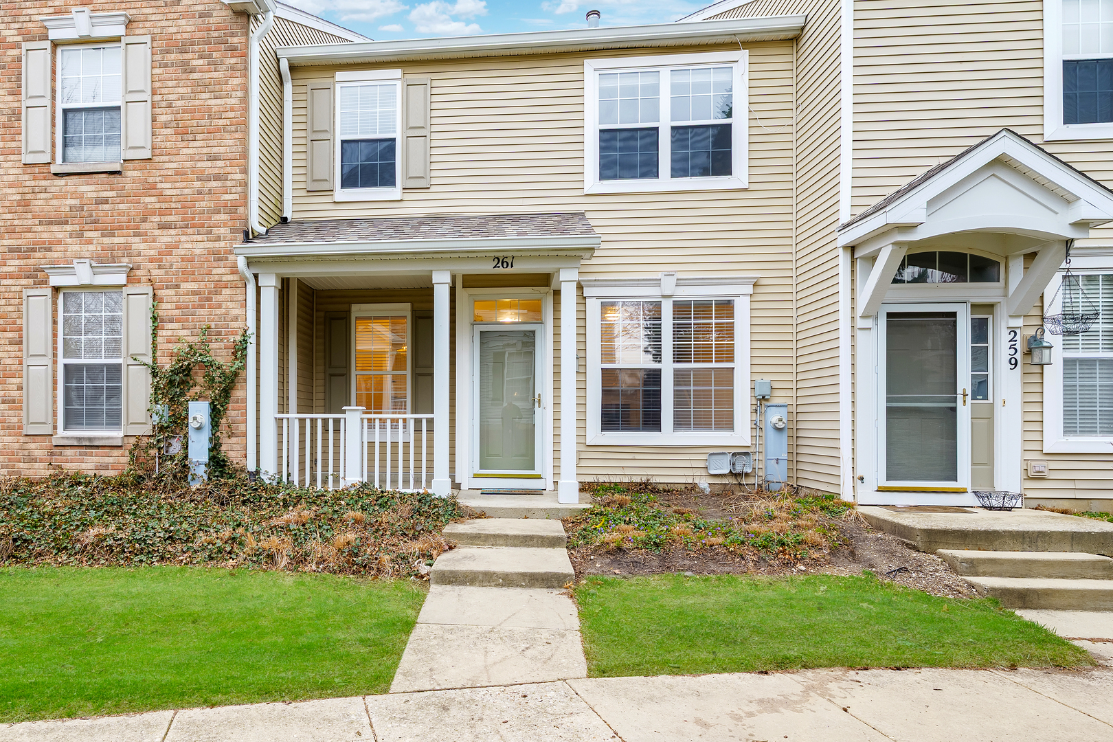 Property Photo:  261 Springbrook Trail  IL 60543 