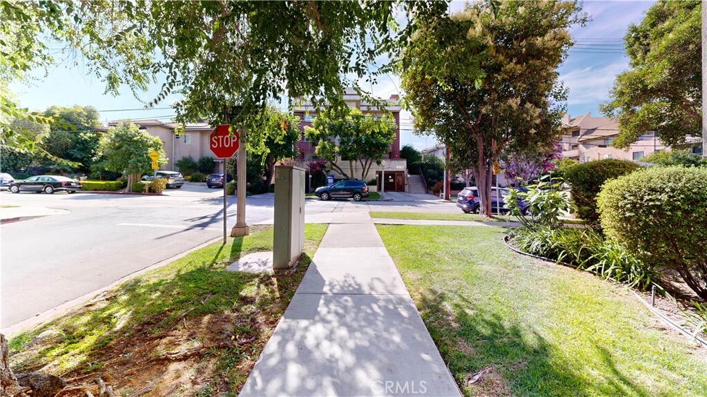 Property Photo:  14569 Benefit Street 102  CA 91403 