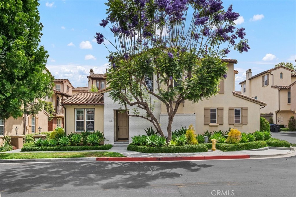 Property Photo: 218 Tall Oak CA 92603