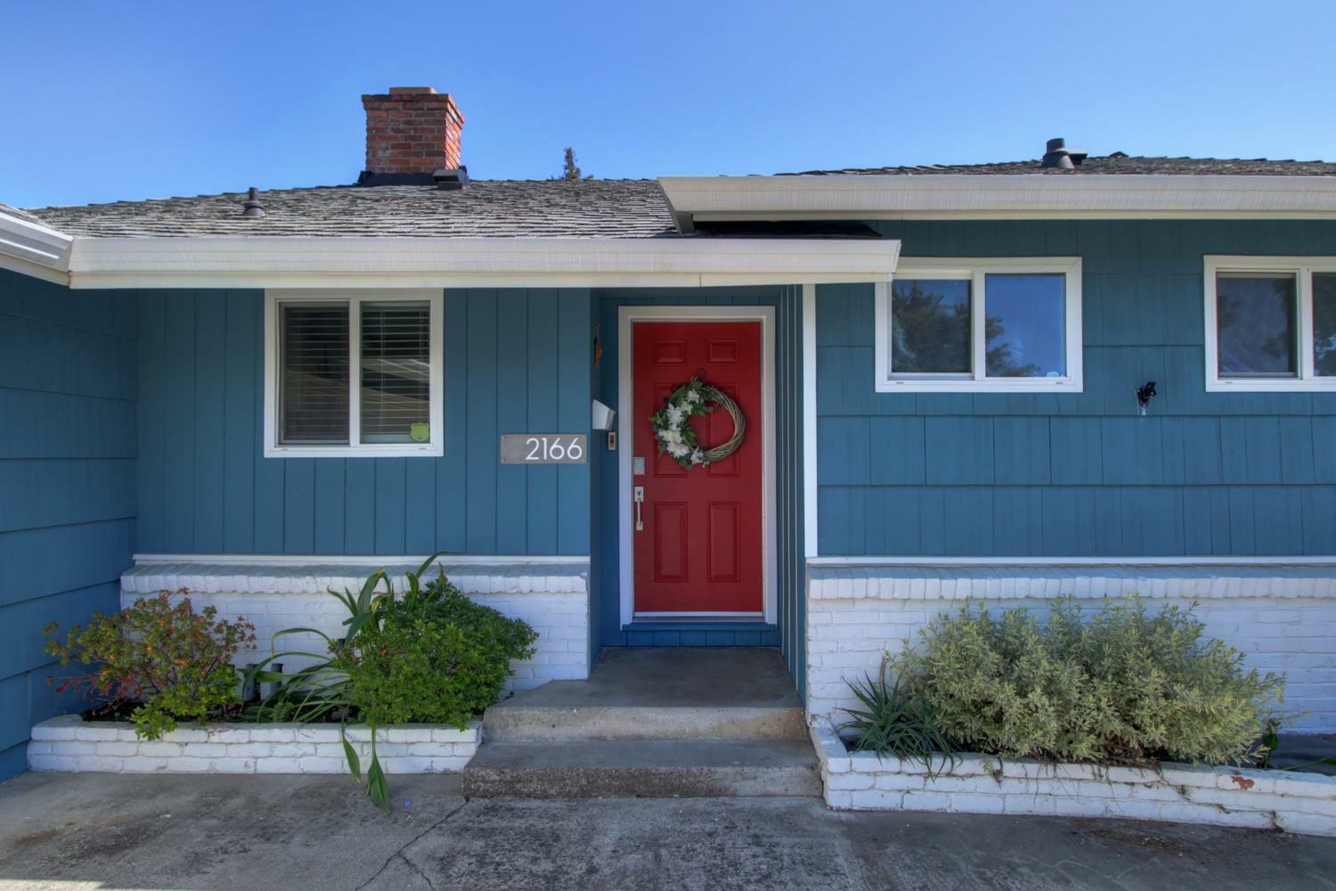 Property Photo: 2166 Sarazen Avenue CA 95822