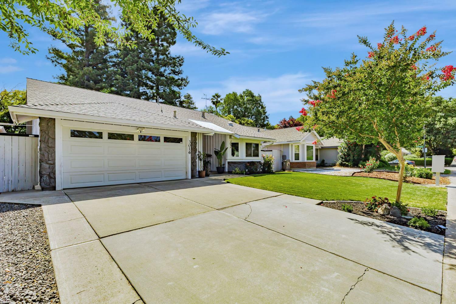 Property Photo: 3016 Mendel Way CA 95833