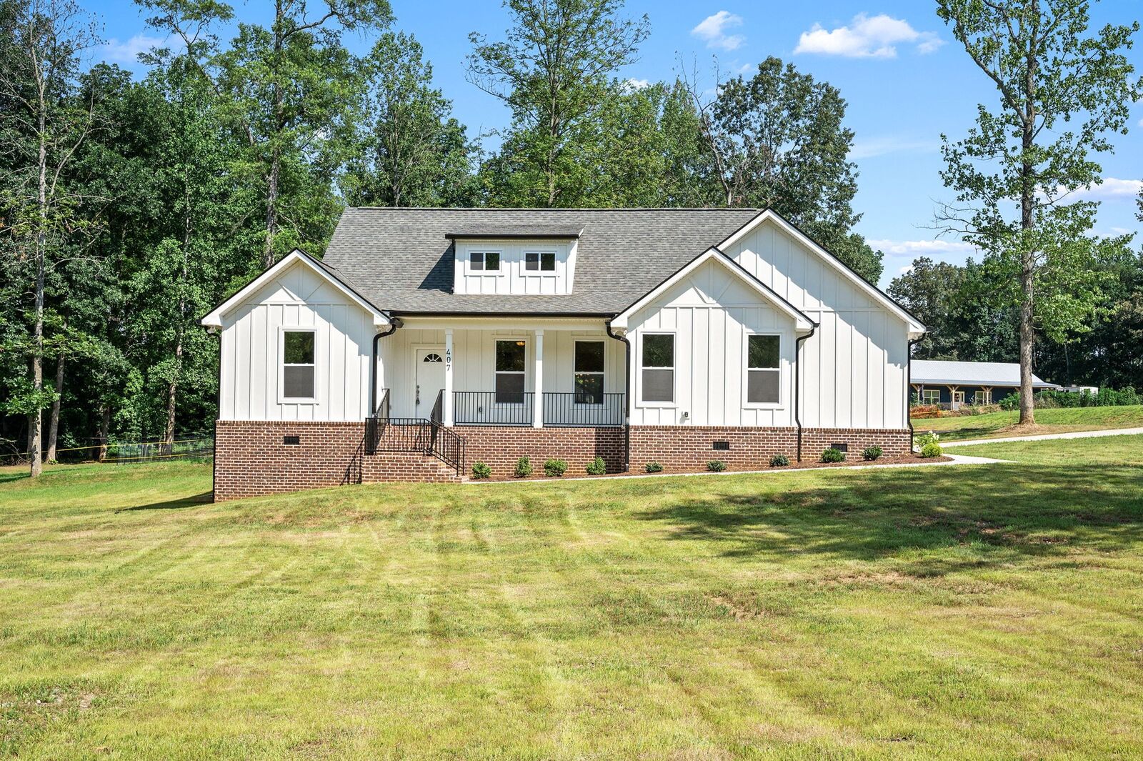 Property Photo:  407 Spring Meadows Ln  TN 37357 