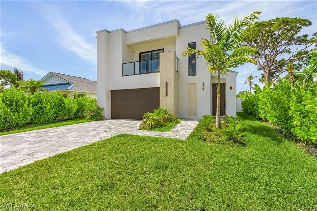 Property Photo: 678 95th Avenue N FL 34108