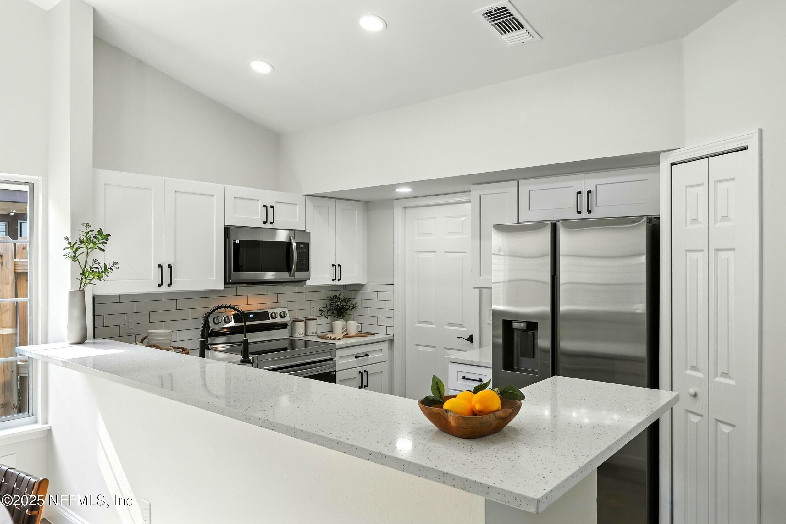 Property Photo:  7733 Leesburg Drive S  FL 32277 