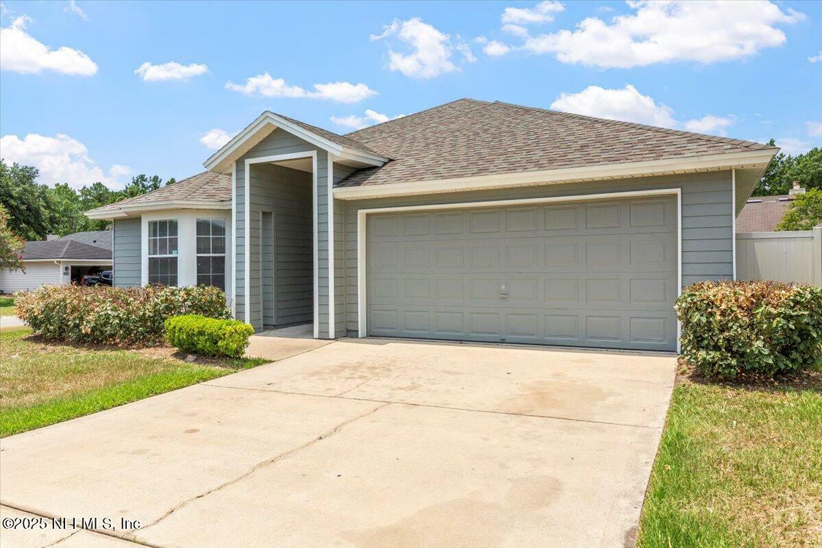 Property Photo: 700 Scarlet View Court FL 32073