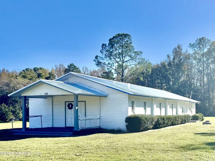 Property Photo: 101 Sesame Street FL 32177