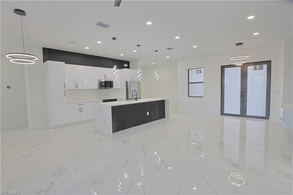Property Photo: 3103 Vilma Ave S FL 33976