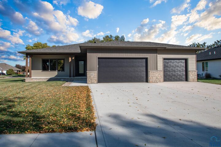 Property Photo: 601 Topaz Dr - Lot 4 &Amp 5 IA 51054