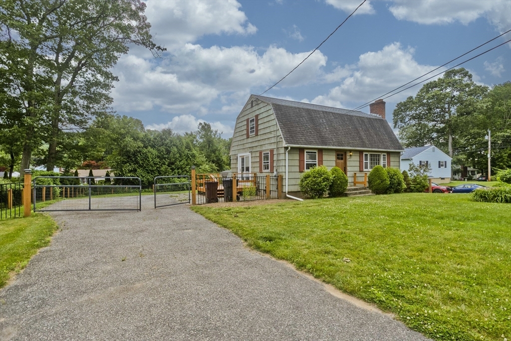 Property Photo: 7 Summit Dr MA 01085