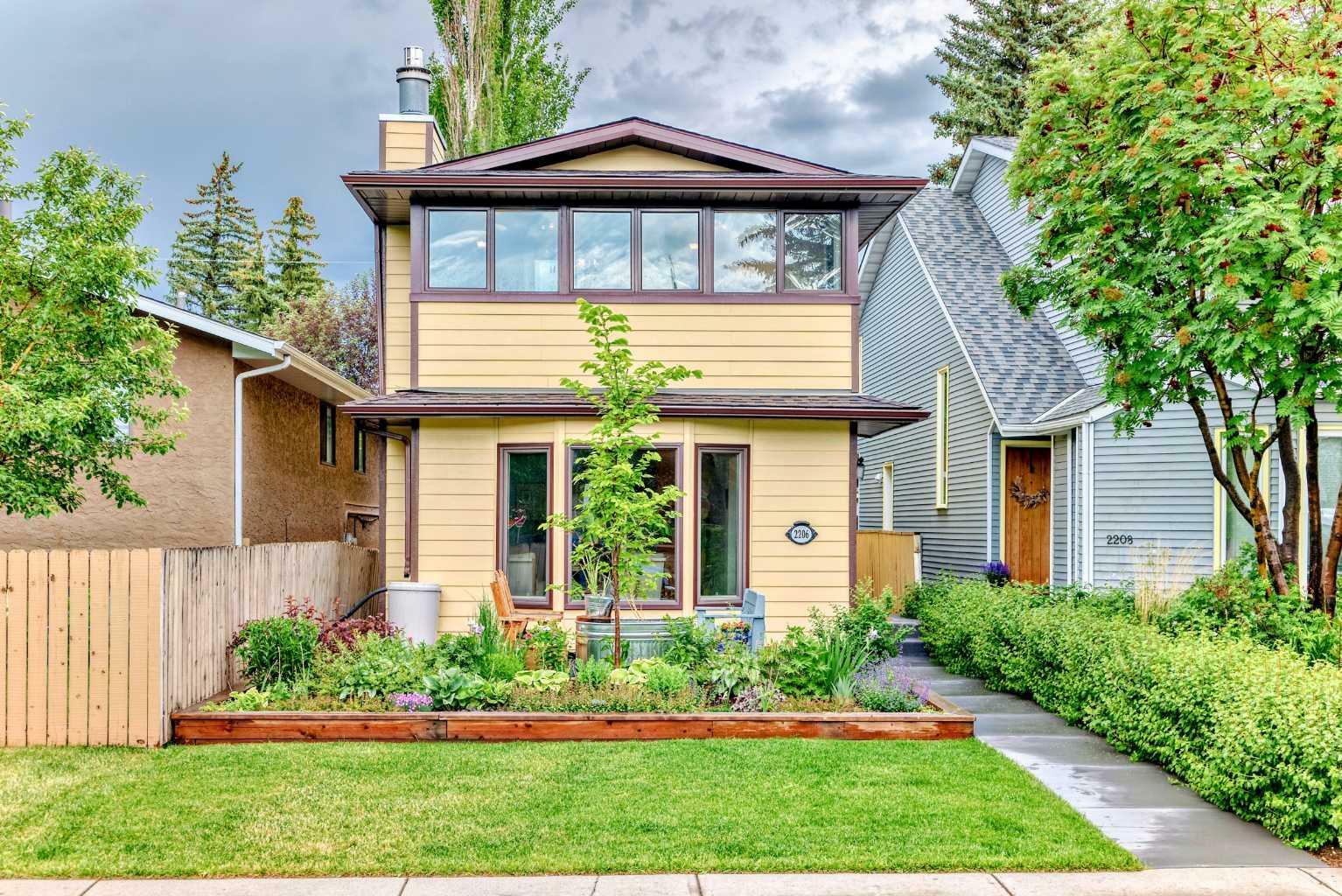 2206 27 Street SW  Calgary AB T3E 2G1 photo