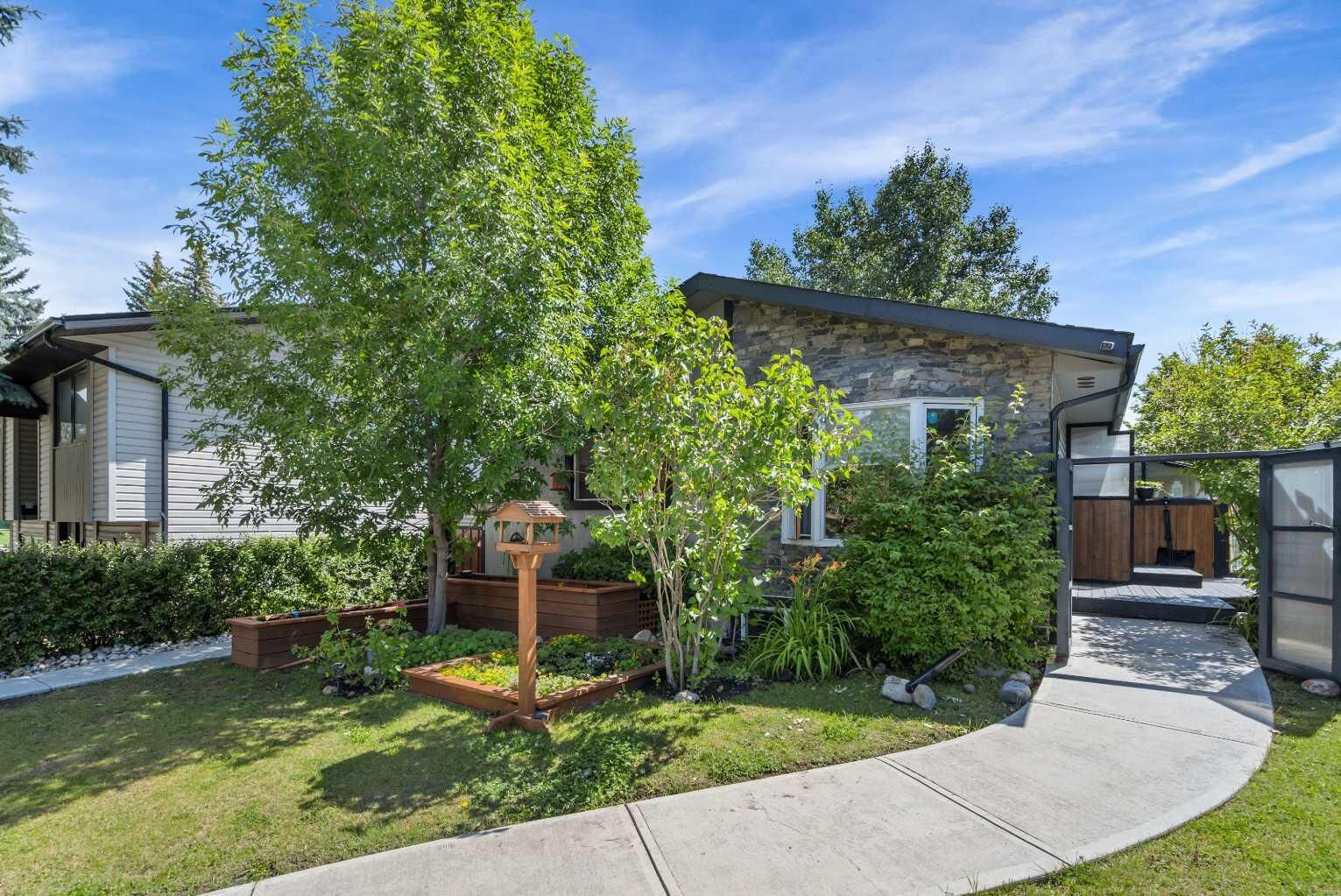Property Photo: 136 Ranchview Court NW AB T3G 1R5