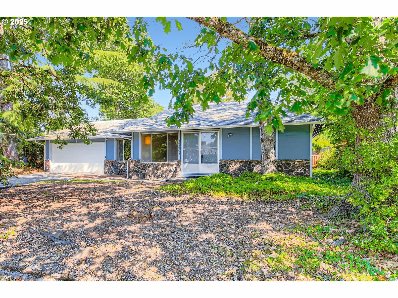 Property Photo: 16470 SE Sterling Cir OR 97267