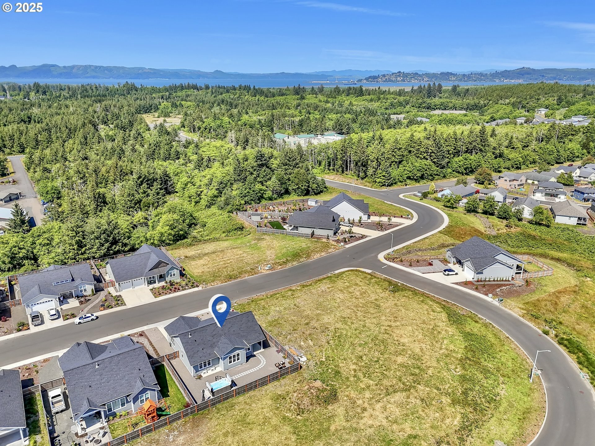 Property Photo: 1155 SE Bugle Ave OR 97146