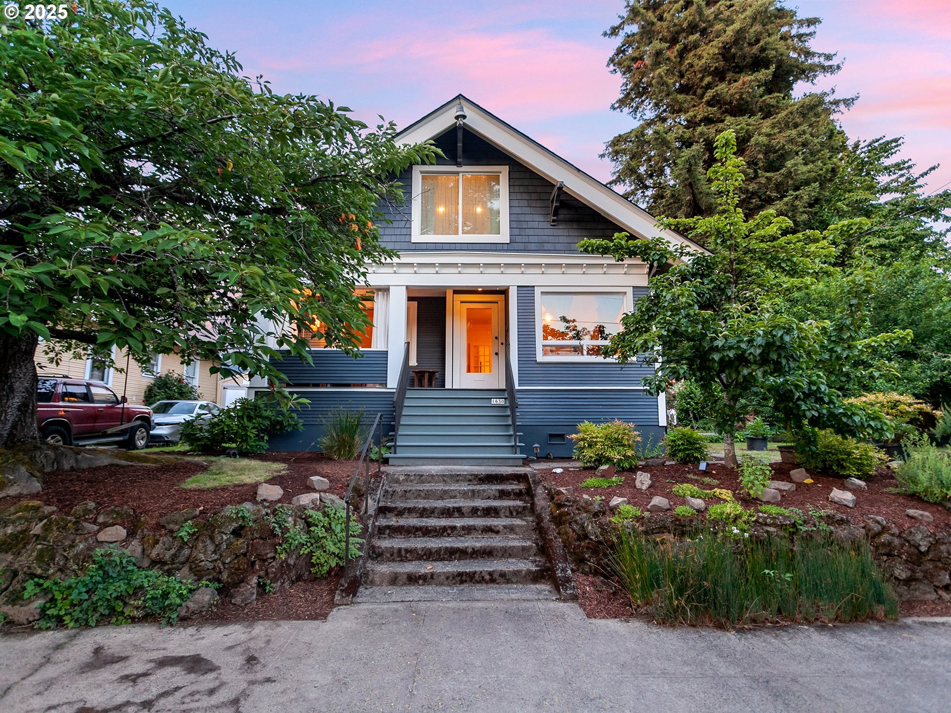 Property Photo: 1630 SE 46th Ave OR 97215