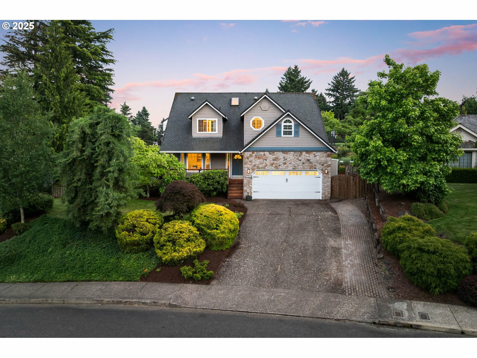 Property Photo: 2232 SW Vacuna St OR 97219