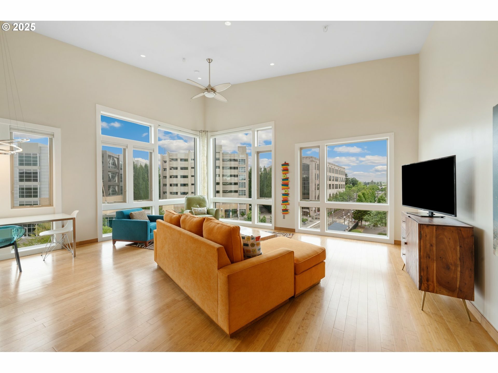 Property Photo: 12600 SW Crescent St 411 OR 97005