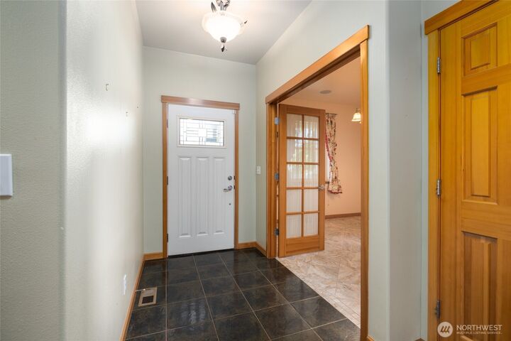 Property Photo: 1620 Grand Avenue WA 98274