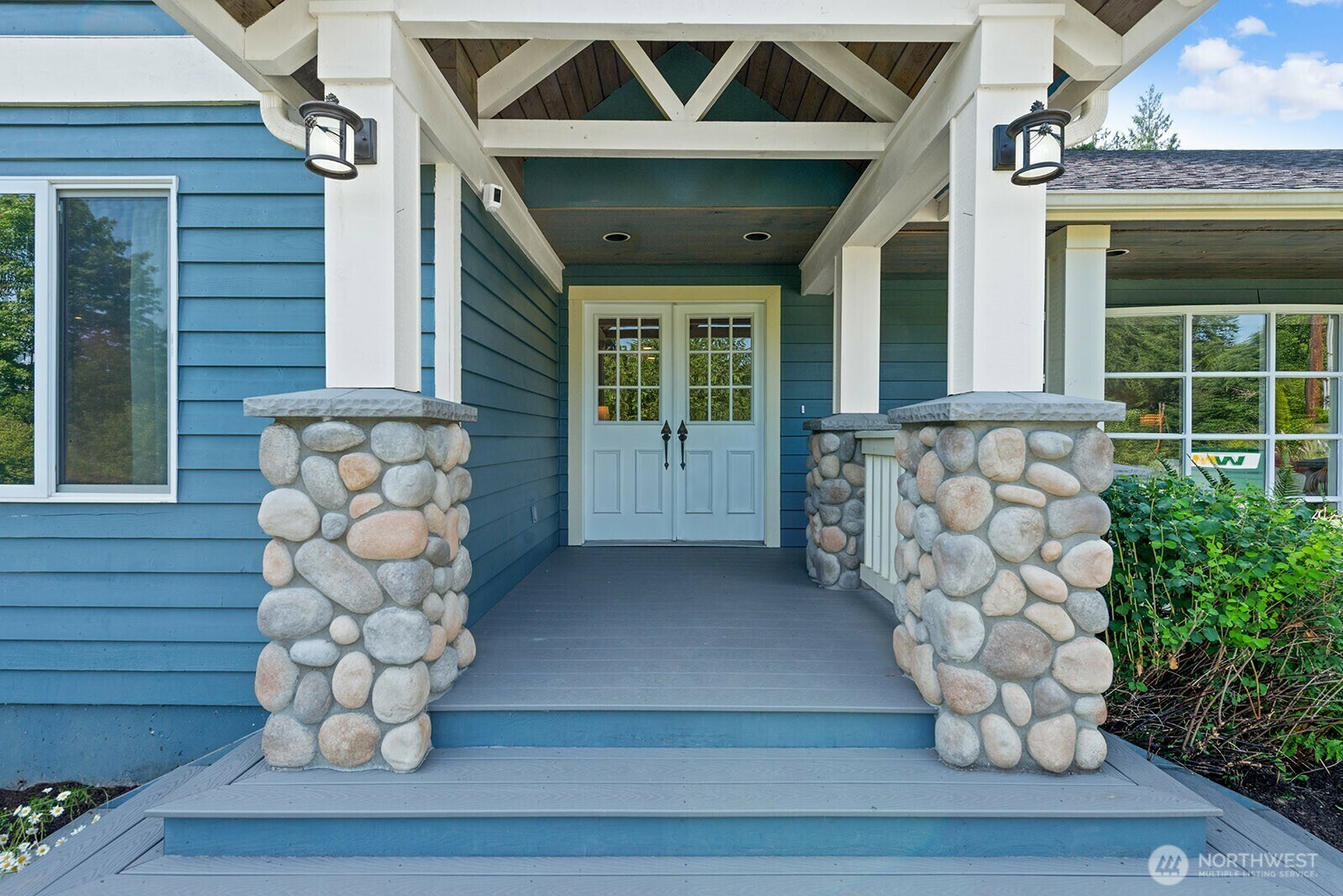 Property Photo: 12043 184th Avenue NE WA 98052