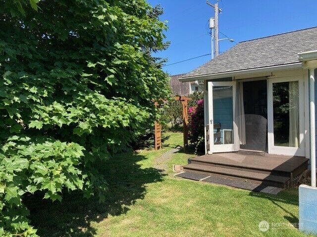 Property Photo:  627  Second Street  WA 98260 