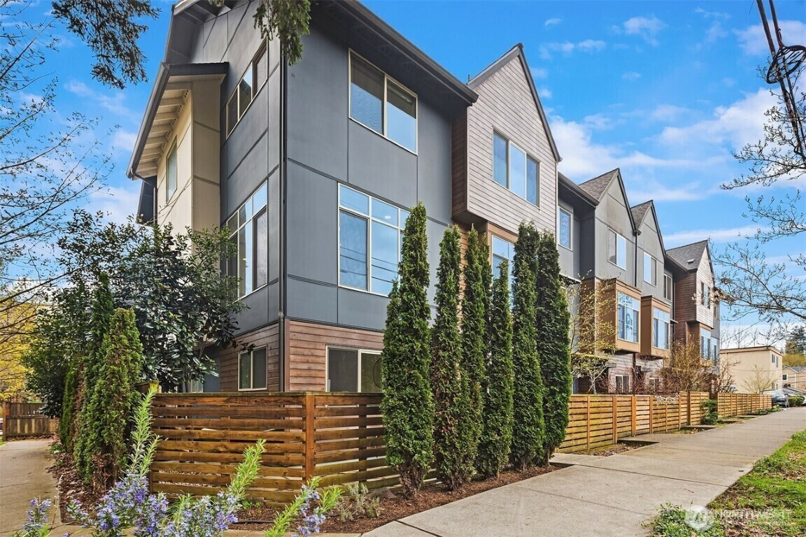 Property Photo:  4071 NE 50th Street  WA 98105 