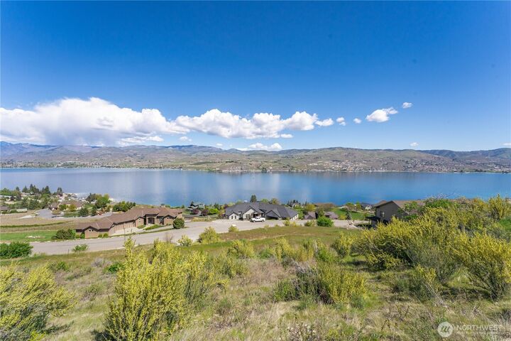 306  Clos Chevalle Road  Chelan WA 98816 photo