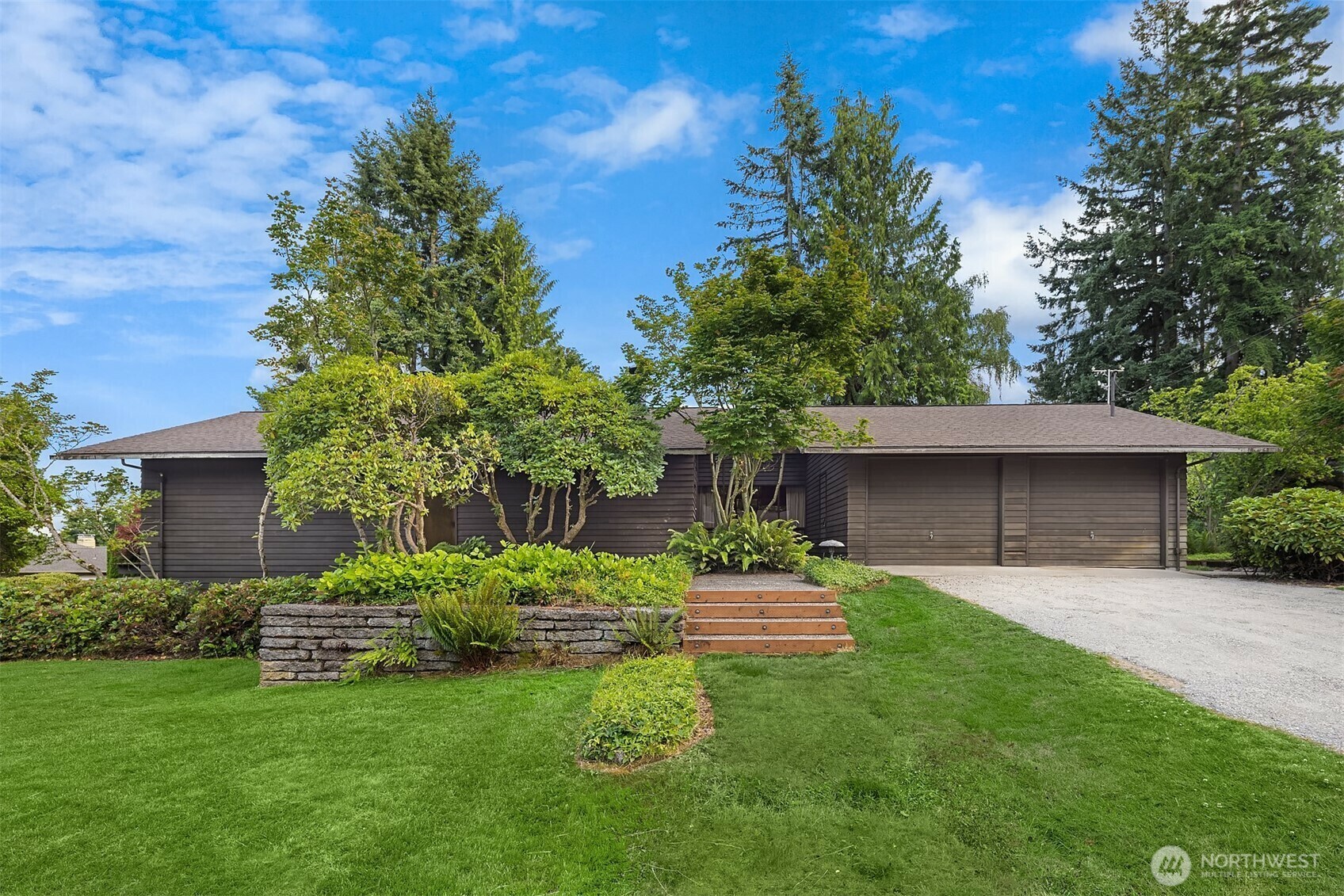 Property Photo: 6006 92nd Avenue SE WA 98040