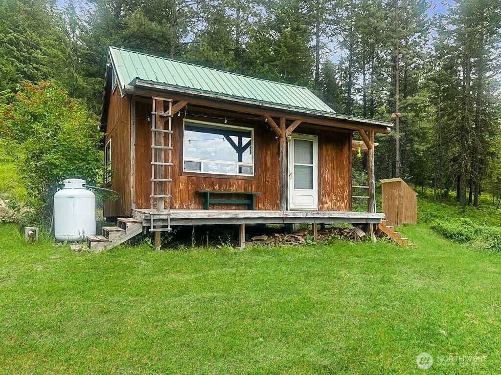 Property Photo: 6 Lone Pine Trail WA 98849