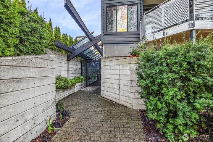 Property Photo: 116 11th Avenue E 404 WA 98102