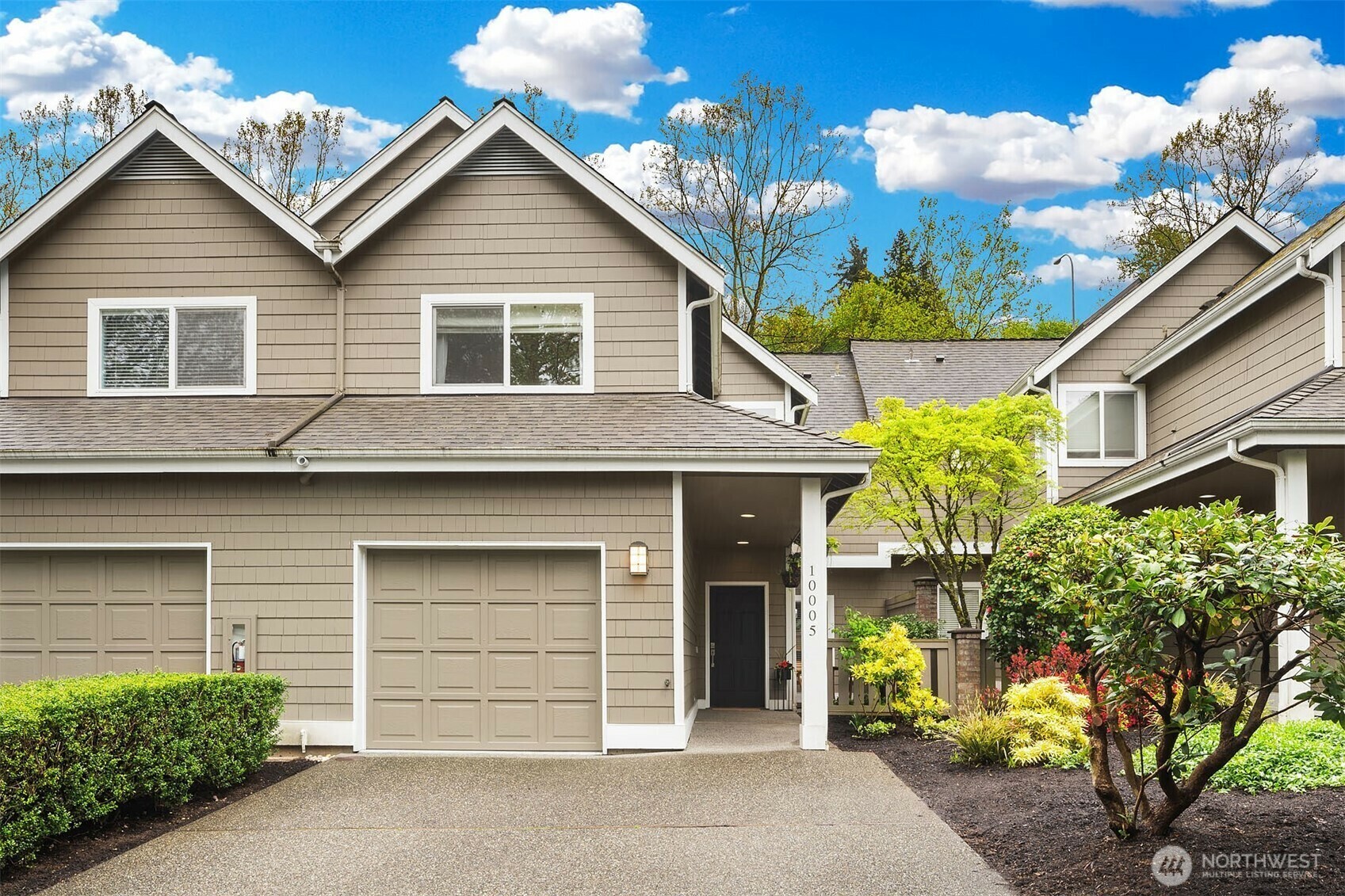 Property Photo:  10005 NE 37th Court 106  WA 98033 