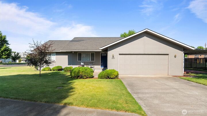Property Photo: 102 SE Maple WA 99324
