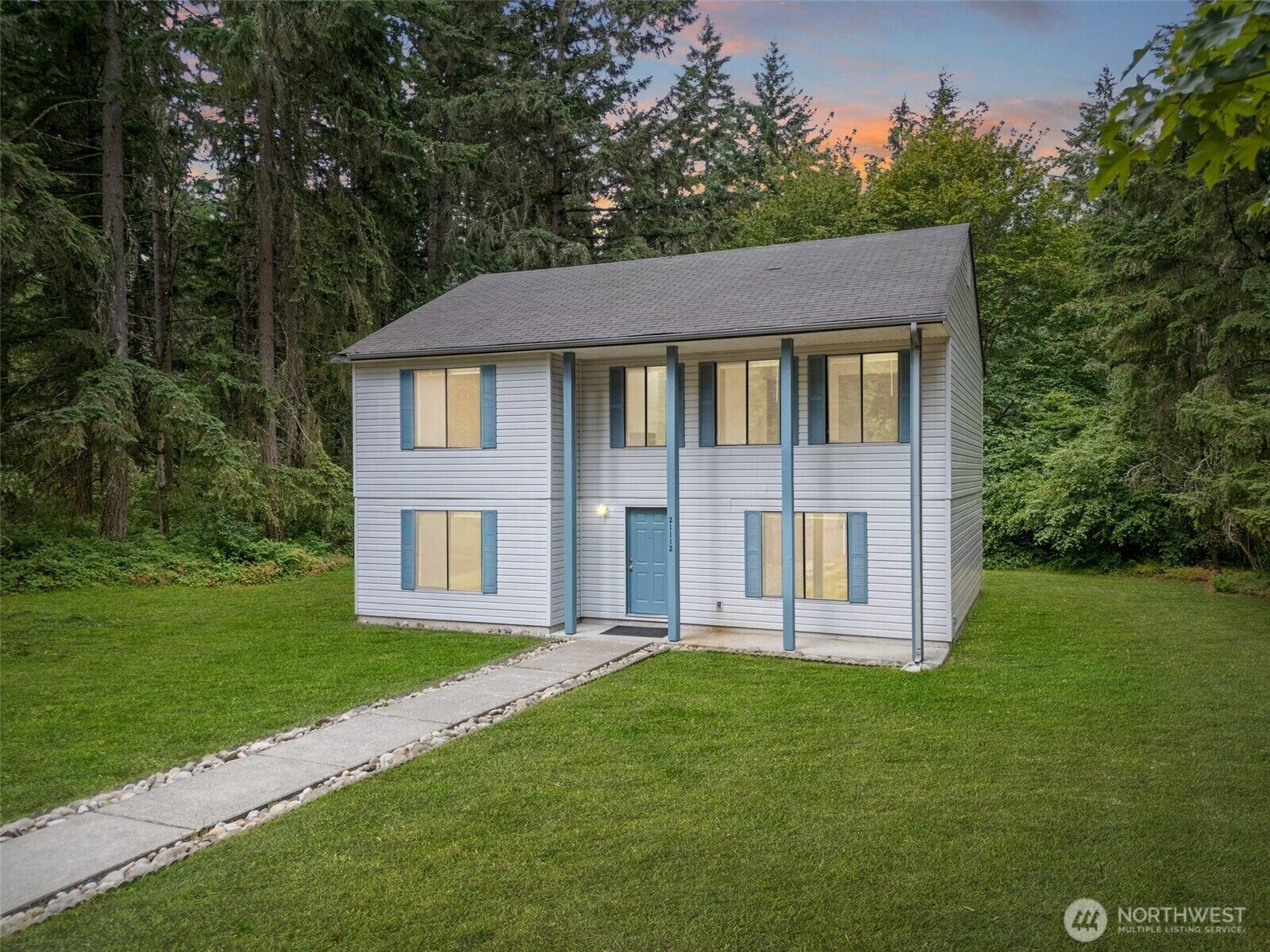 Property Photo: 21112 129th Avenue E WA 98338