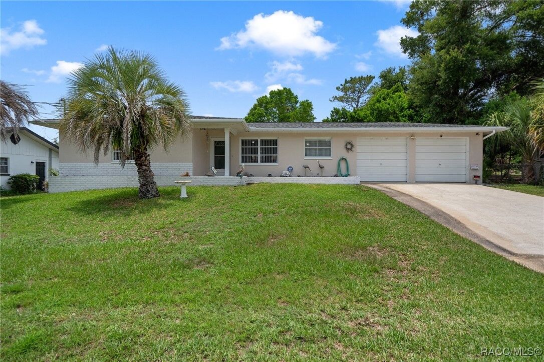 Property Photo: 813 Sherwood Avenue FL 34450