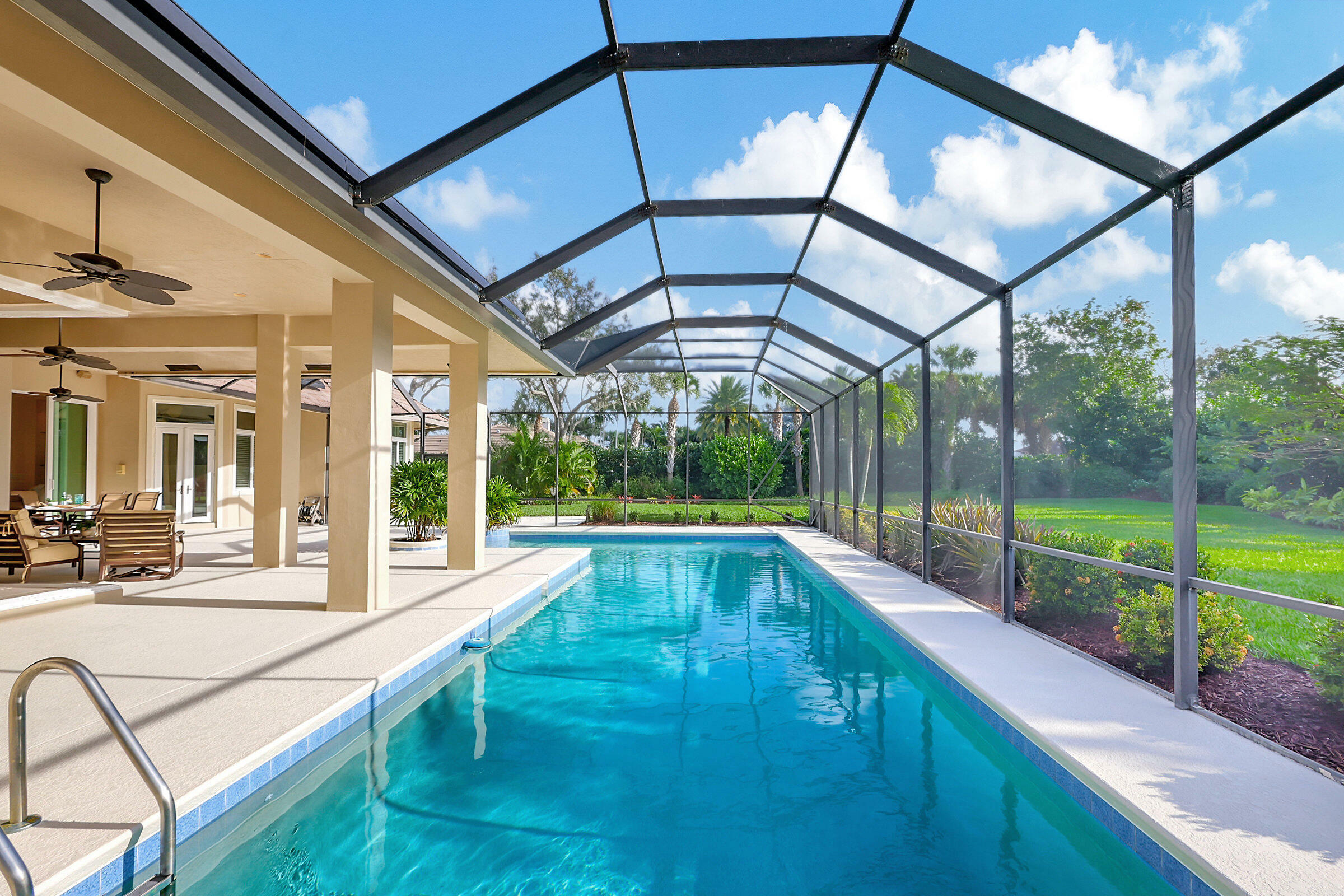Property Photo: 5906 SE Congressional Place FL 34997